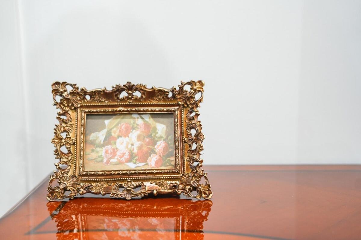 Apartment Timeless Charm A Vintage Escape *
